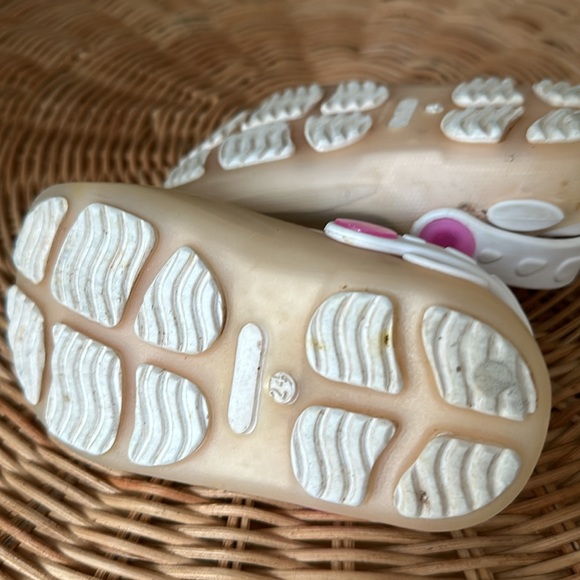 Free with purchase white and pink toddler clogs - Picture 4 of 4